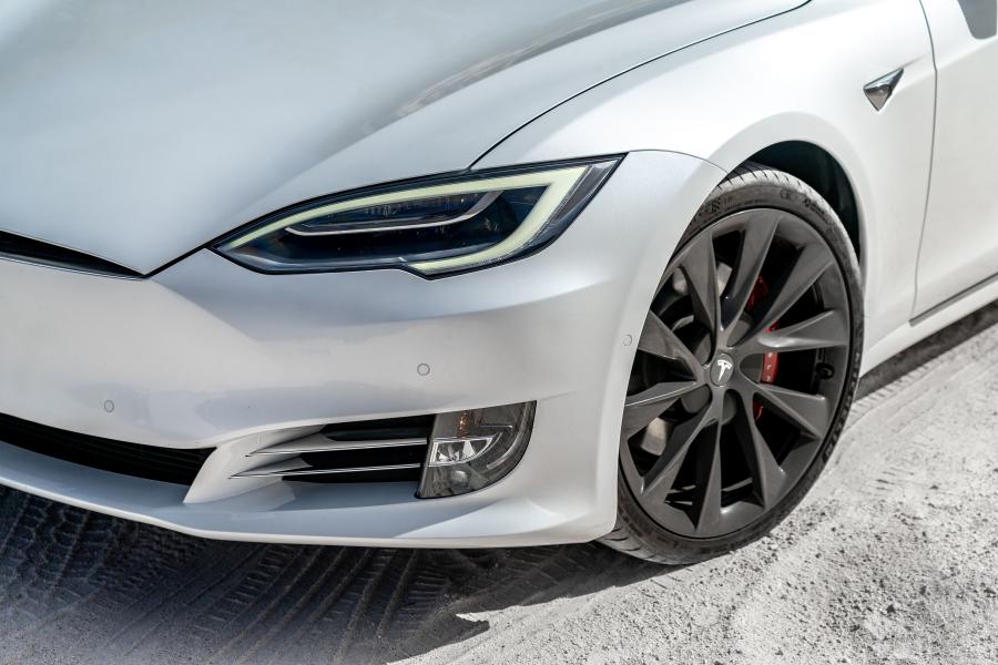 Детали экстерьера Tesla Model S Performance 2019 года  (NA) (фото 9 из 10)